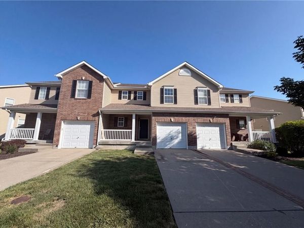 1132 Arborfair Drive, Lee's Summit, MO 64082