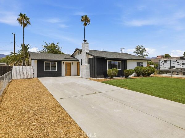 27176 Hibiscus , Highland, CA 92346