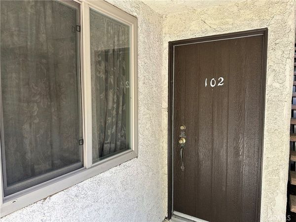 7055 Etiwanda Avenue , Unit 102, Reseda, CA 91335