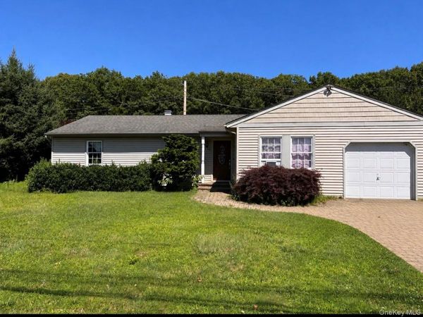 81 Bellwood Avenue , South Setauket, NY 11720