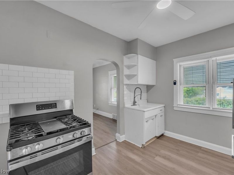 19600 Arrowhead Avenue, Unit 1/DN, Cleveland, OH 44119 Photo 9