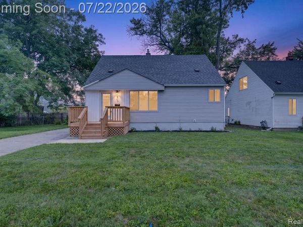 29527 James Street, Garden City, MI 48135