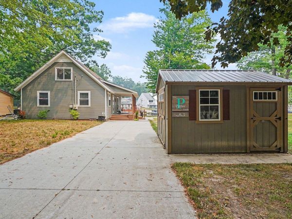 11815 Shore Drive N, Lake, MI 48632
