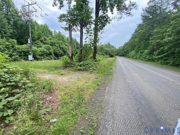 000 Davis HWY , Louisa, VA 23039