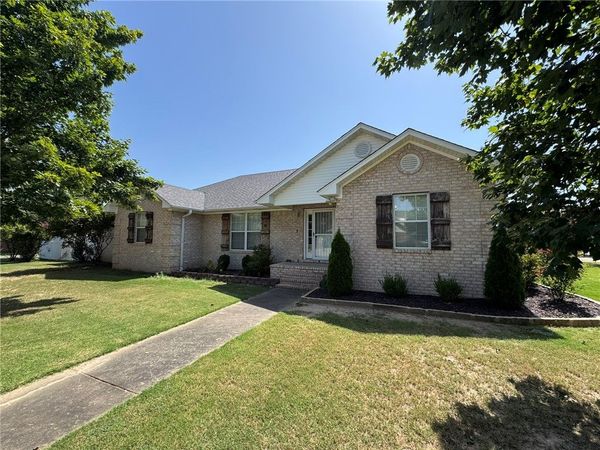 707 S Waco Avenue , Russellville, AR 72801