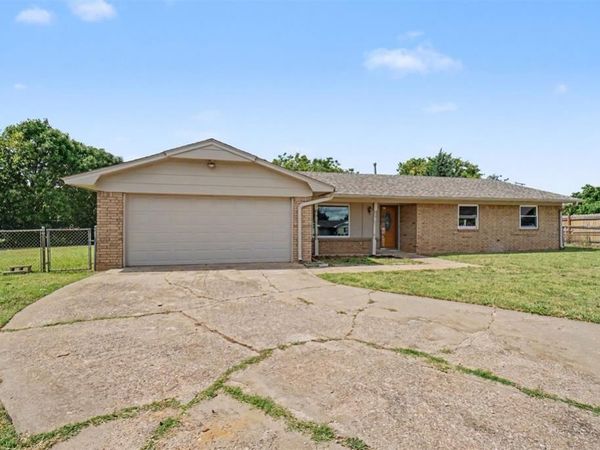 1722 NW Crosby Park Boulevard, Lawton, OK 73505