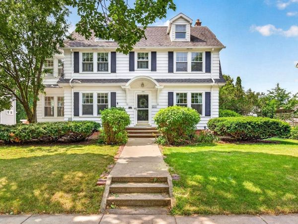 335 E WISCONSIN AVENUE, Neenah, WI 54956