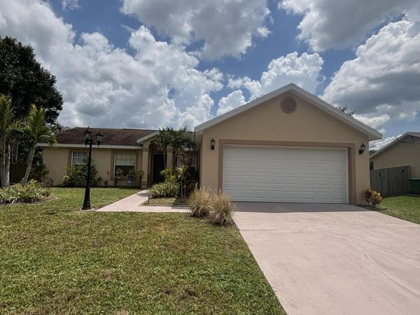 2274 SE LONGHORN Avenue, Port St. Lucie, FL 34952