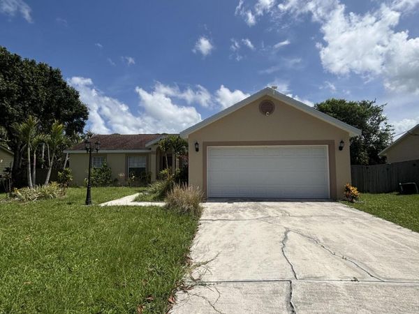 2274 SE LONGHORN Avenue, Port St. Lucie, FL 34952