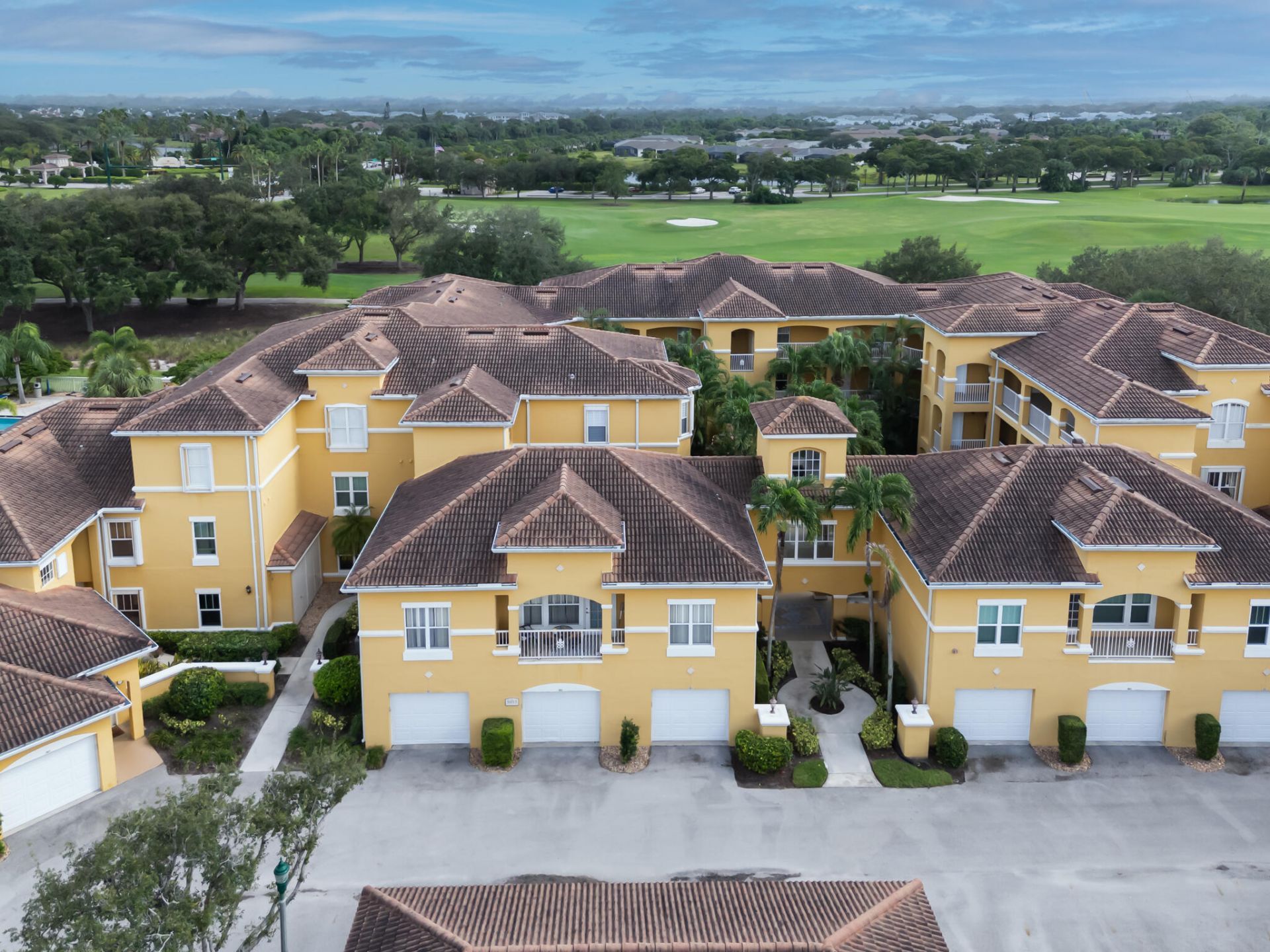 5015 Fairways Circle, Unit 305, Vero Beach, FL 32967 Photo