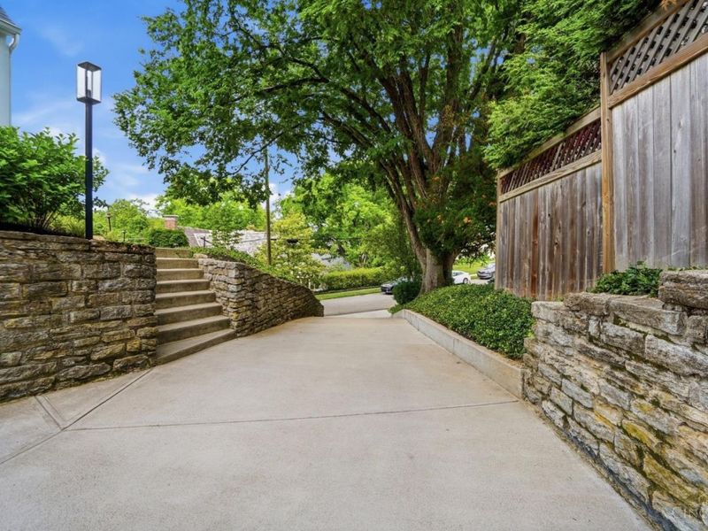 1220 Cliff Laine Drive, Cincinnati, OH 45208 Photo 34