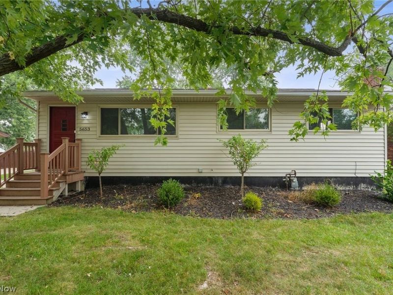 5653 Vickie Lane , Bedford, OH 44146 Photo 2