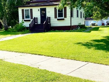 318 2nd Street SE, Hallock, MN 56728