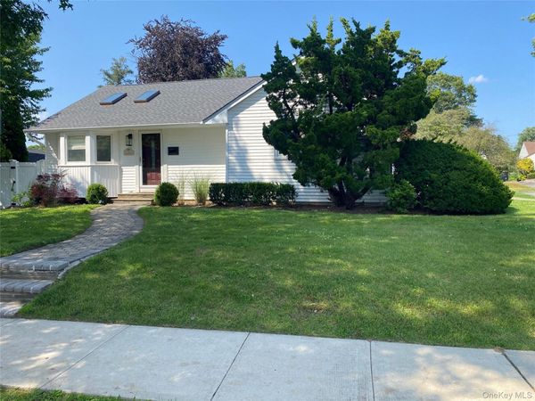 5 Cheshire Avenue , Syosset, NY 11791