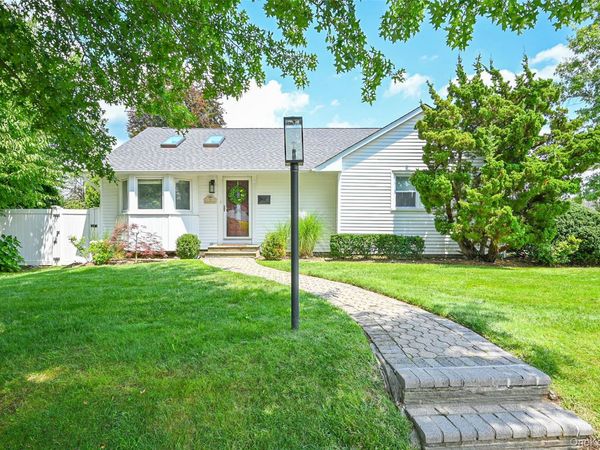 5 Cheshire Avenue , Syosset, NY 11791