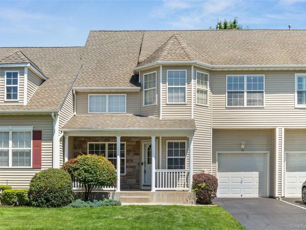 54 Meadow Pond Circle , Miller Place, NY 11764