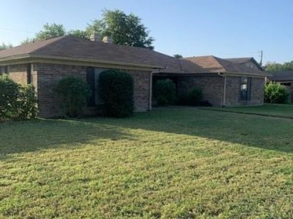 1001 Poplar Street, Benbrook, TX 76126