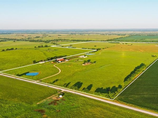 4557 County Road 331 , Era, TX 76238