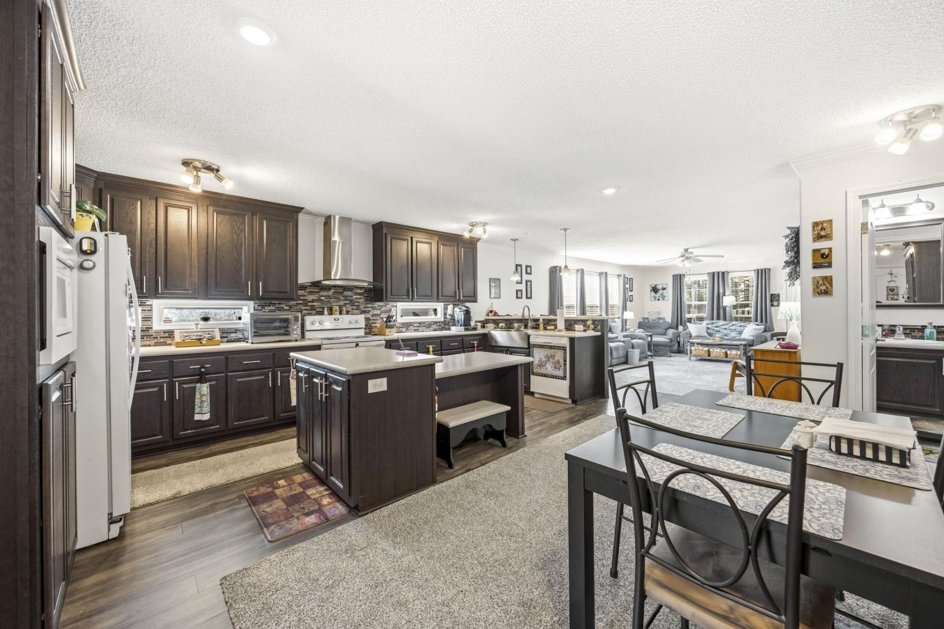 1004 Greencrest Ct. Photo 9