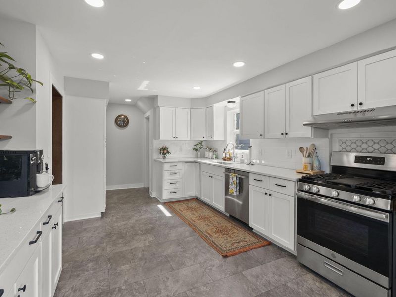 181 Tibet Road, Columbus, OH 43202 Photo 18