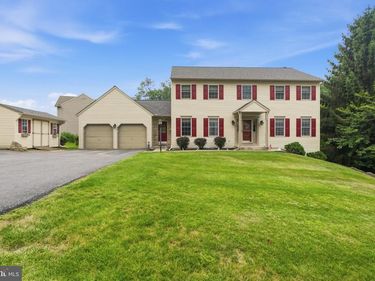 906 HIDDEN HOLLOW DRIVE, GAP, PA 17527