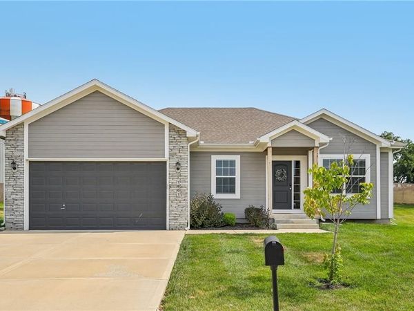 1801 NW Hilltop Court, Grain Valley, MO 64029