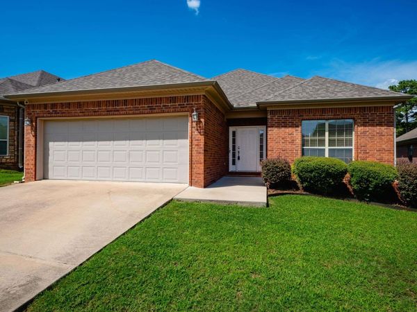 8 Village Way, Maumelle, AR 72113
