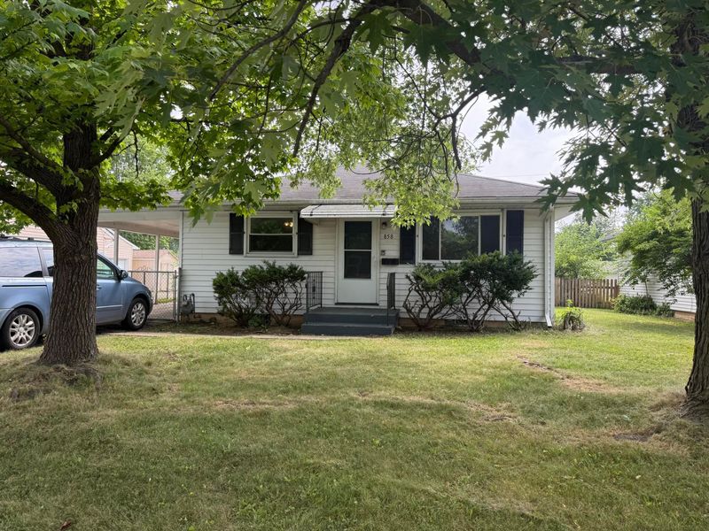 858 W Stephen Drive W, Columbus, OH 43204 Photo 1