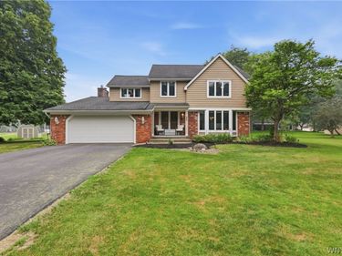 42 Hawthorne Court, Orchard Park, NY 14127