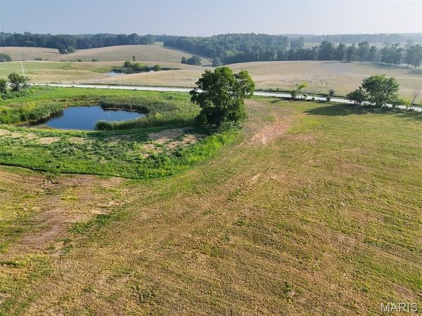 680 Tickridge Road , Silex, MO 63377