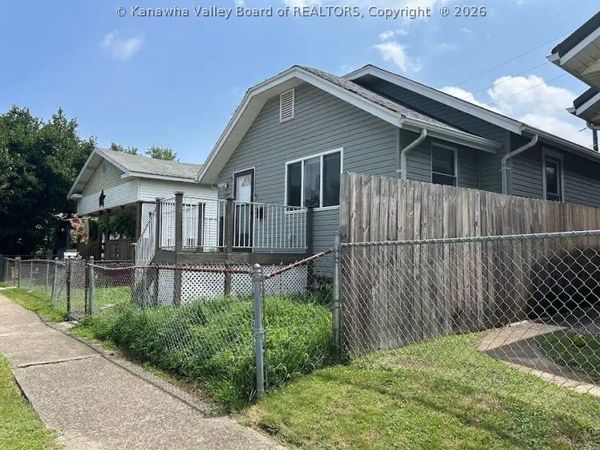 122 10th Avenue, South Charleston, WV 25303