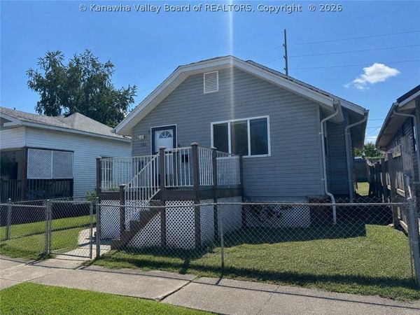 122 10th Avenue, South Charleston, WV 25303
