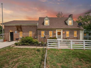 10697 James River Road, Shipman, VA 22971