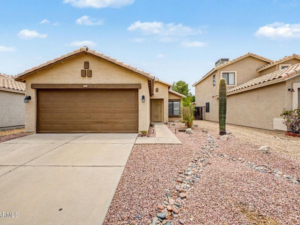 2111 E WILLIAMS Drive, Phoenix, AZ 85024