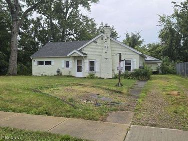375 Bon Air Avenue , Elyria, OH 44035