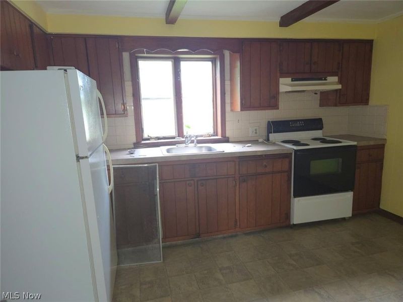 375 Bon Air Avenue, Elyria, OH 44035 Photo 4