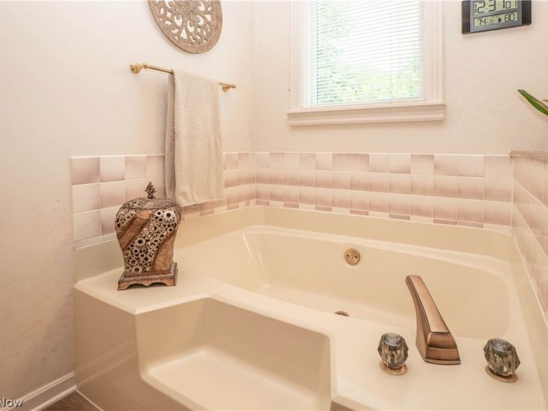 6215 Bayside Street NW, Canton, OH 44718 Photo 31