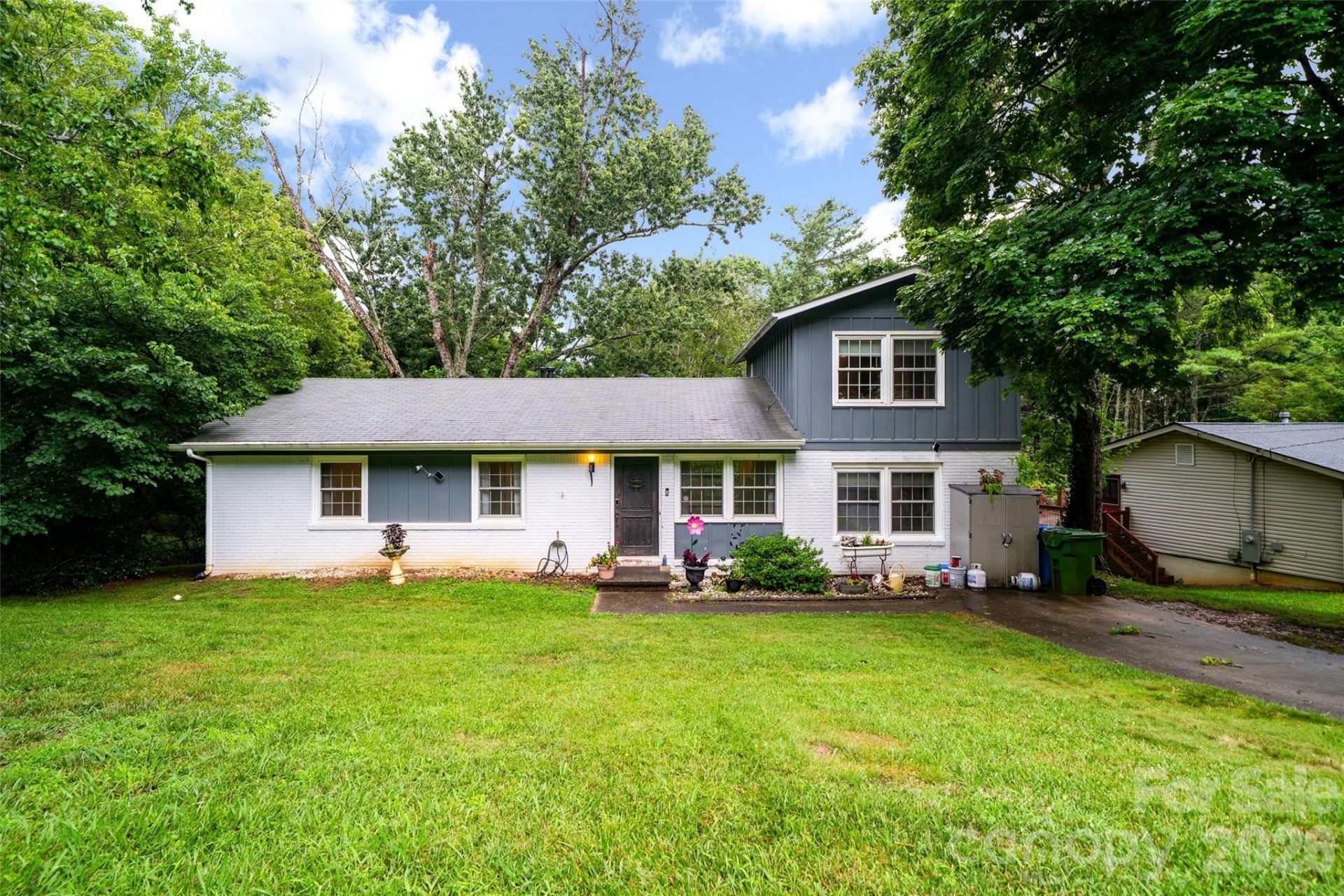6 Hillview Circle , Asheville, NC 28805 Main Photo