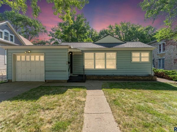 318 N Broadway St, Canton, SD 57013
