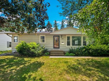 8117 33rd Place N, Crystal, MN 55427