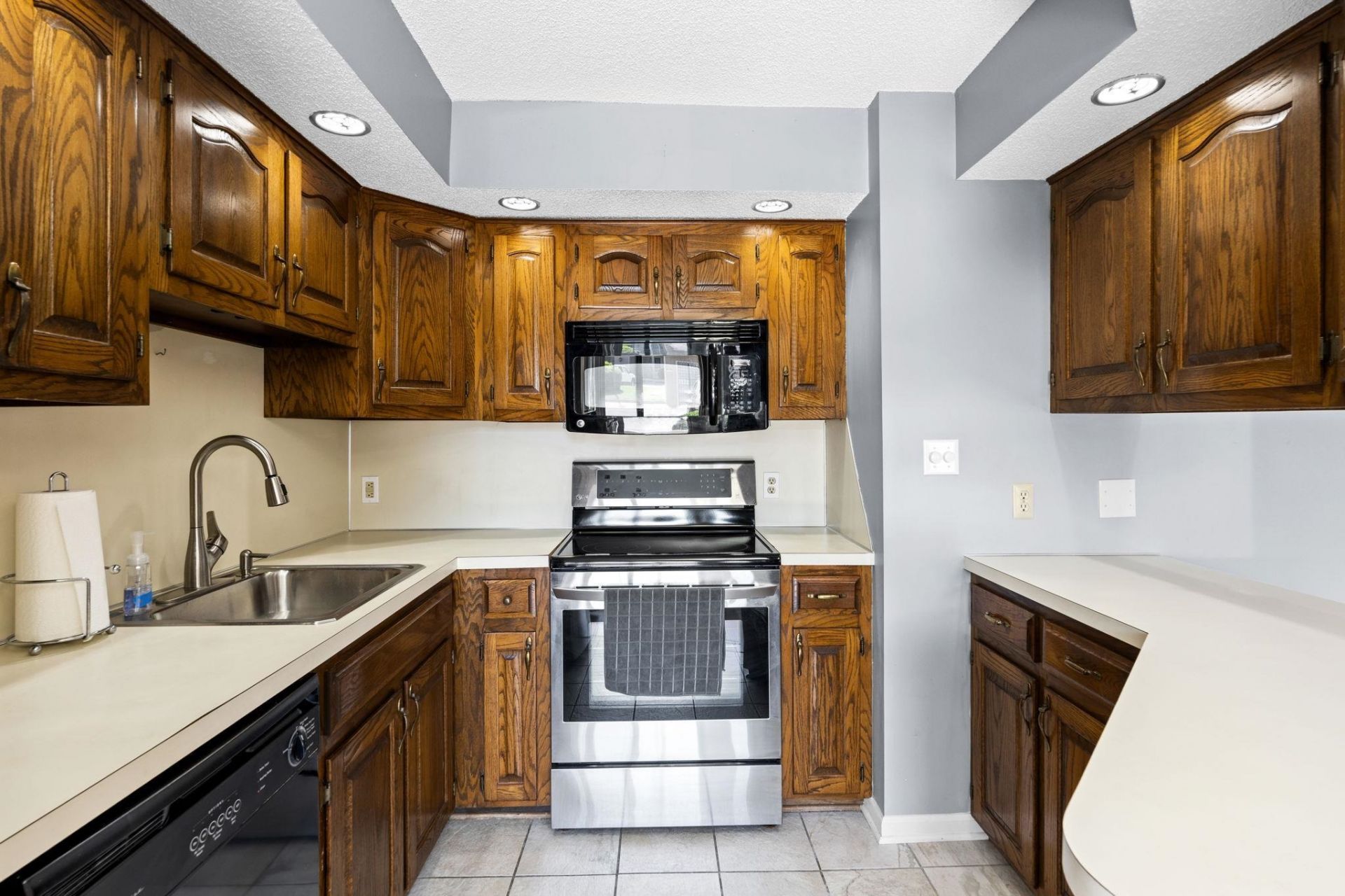 4206 Pinehurst Circle  Photo 11