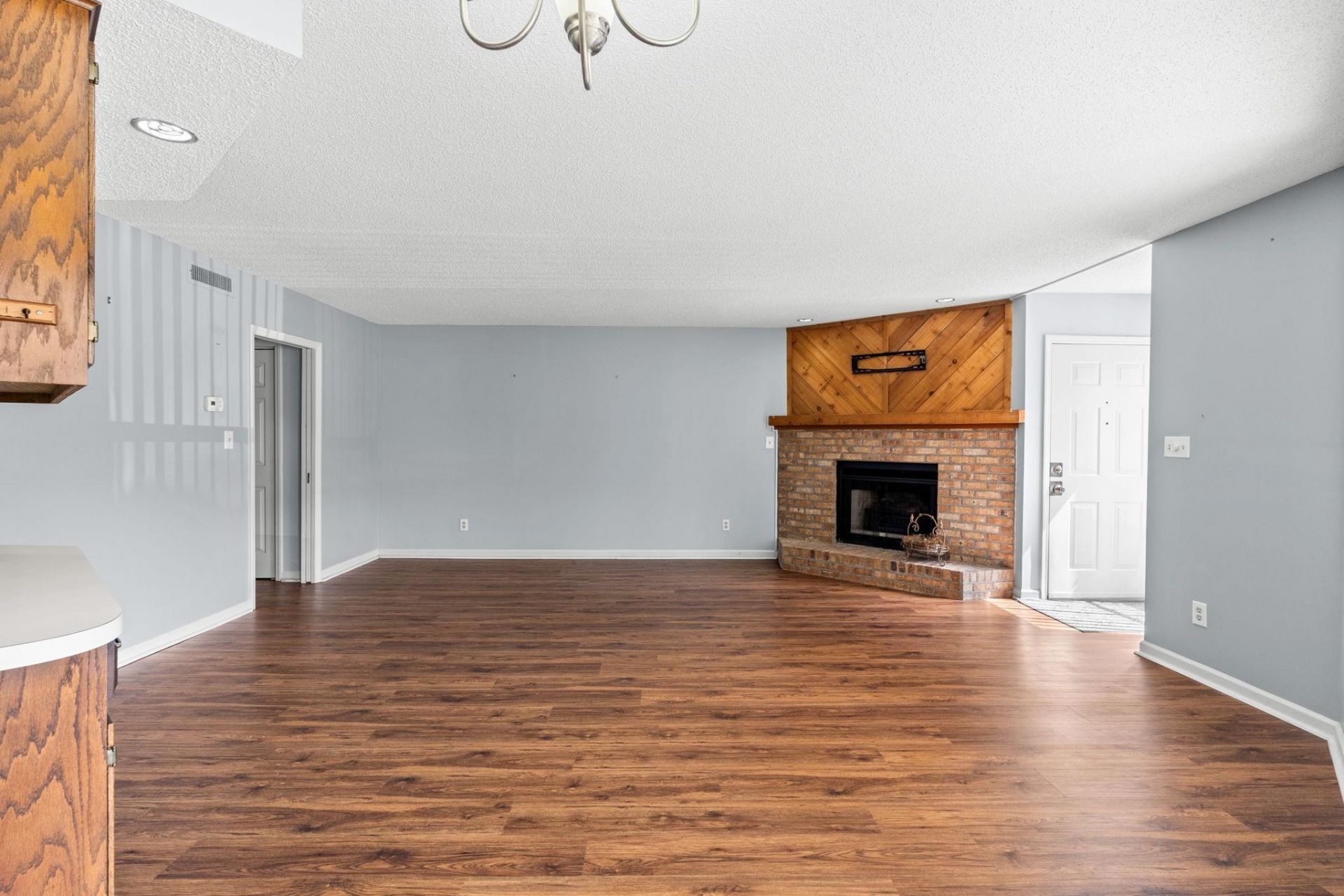 4206 Pinehurst Circle  Photo 5
