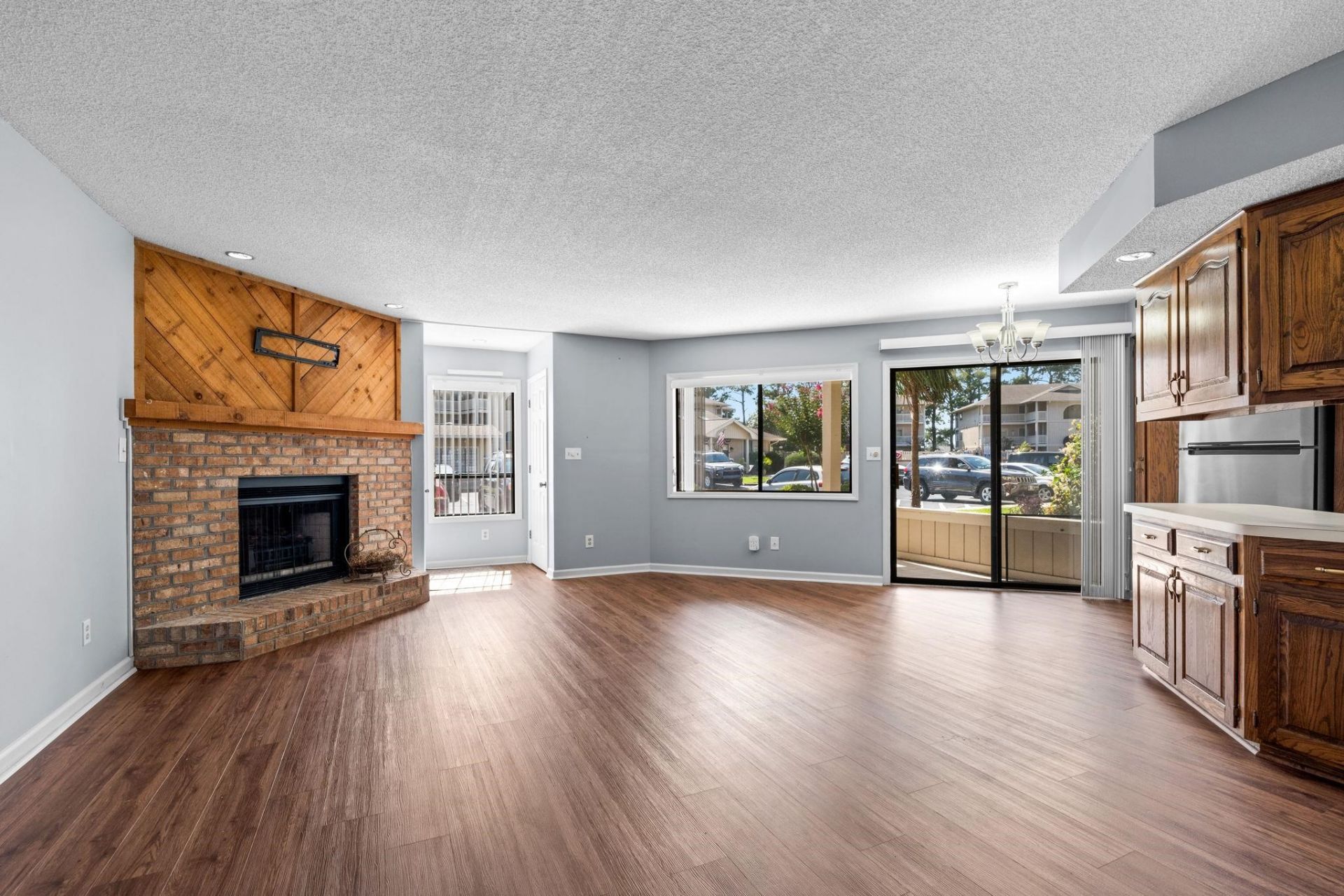 4206 Pinehurst Circle  Photo 8