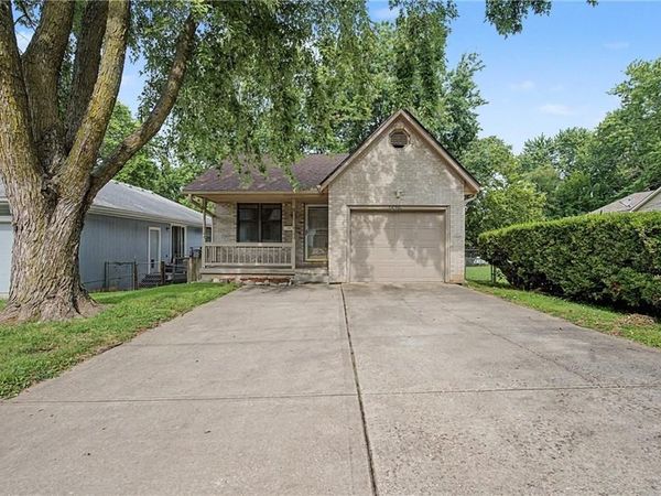 1526 N Pleasant Street, Independence, MO 64050