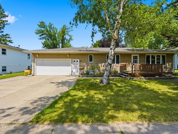 810 20TH Street NW, East Grand Forks, MN 56721