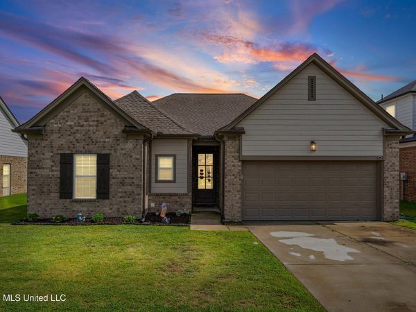 9073 S Lakeside Circle, Walls, MS 38680