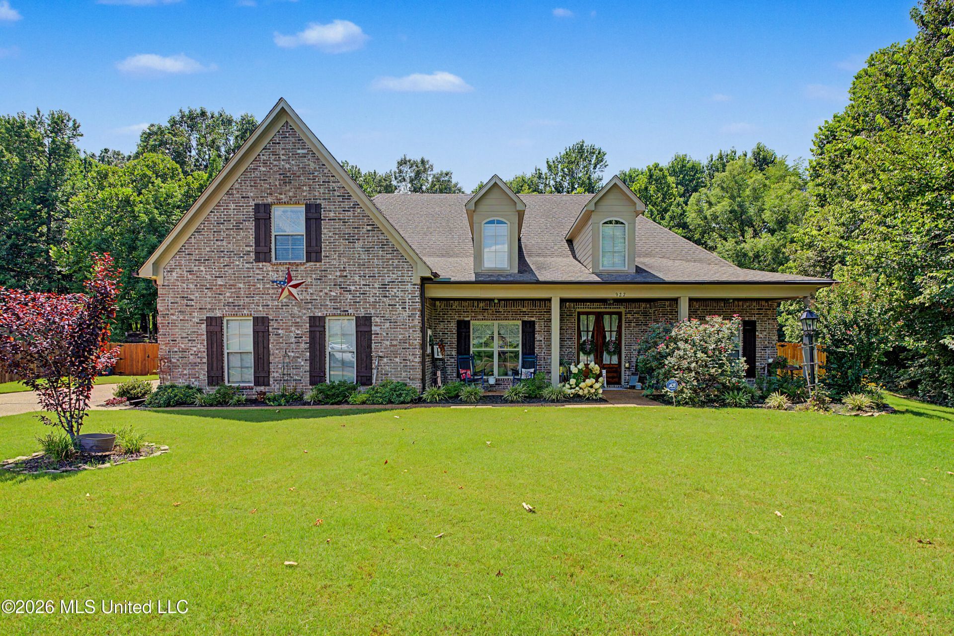 927 Shadow View Drive, Hernando, MS 38632 Main Photo