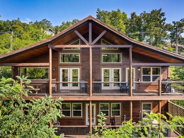 1017 Wiley Oakley Drive , Gatlinburg, TN 37738