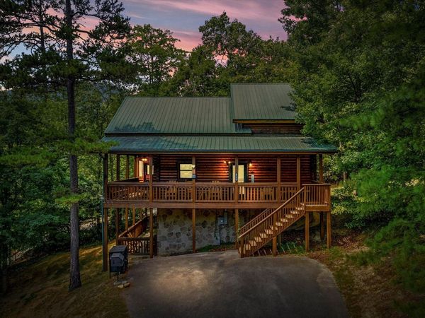 2828 Ridge Creek Circle , Sevierville, TN 37876