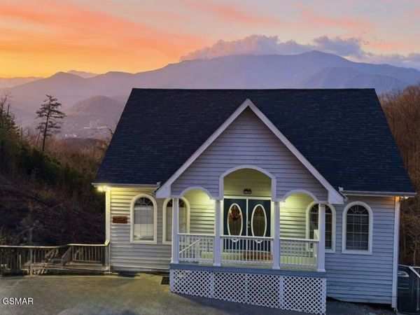 917 Wood Smoke Way , Gatlinburg, TN 37738